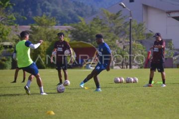 Latihan perdana Semen Padang FC