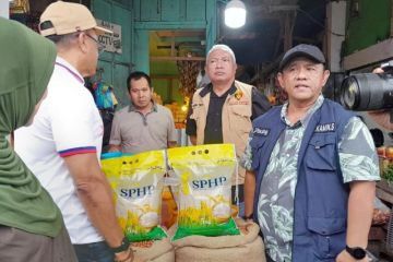 Pemerintah luncurkan penjualan beras SPHP di Pasar Mardika Ambon