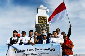 Ekspedisi puncak Lawu wartawan bersama Dinas Kominfo Magetan