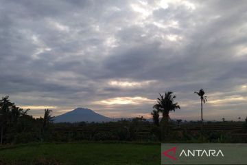 BMKG prakirakan cuaca berawan dan hujan di Bandung serta kota lain Indonesia saat akhir pekan