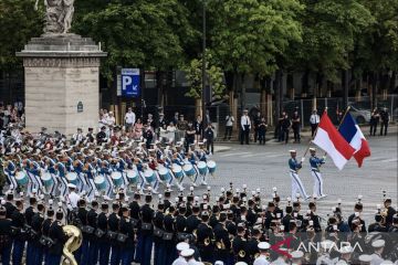 Prabowo lauds TNI contingent at Frances bastille parade