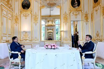 Presiden Prabowo dijamu di Istana lyse oleh Presiden Macron