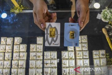 Harga emas hari ini Sabtu 26 Juli 2025 di Pegadaian kompak turun lagi hingga Rp15.000 per gram