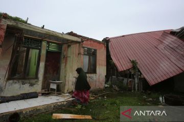 FOTO - Angin kencang rusak sejumlah rumah di Aceh Besar