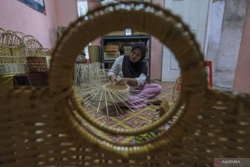 UMKM anyaman rumahan di Kendari