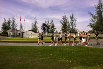 Debut "The Vibe Run" di Vietnam: Ajang "Social Marathon" dengan Pemandangan Matahari Terbenam di Tepi Pantai