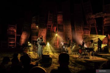 Penampilan Monita Tahalea di Jazz Gunung Bromo 2025
