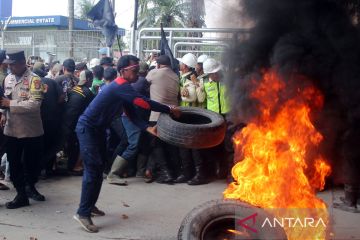 Aksi Unjuk rasa di Patra Niaga Dumai