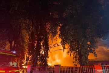 Taman Puring Kebakaran, tiga mobil damkar dikerahkan