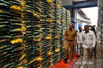Kunjungan Wali Kota Bogor Dedie Rachim ke gudang beras Bulog Dramaga Bogor