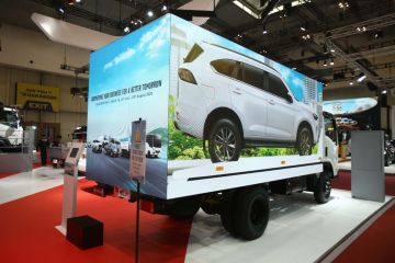 Isuzu pamer ELF NMR yang dilengkapi layer LED di GIIAS 2025