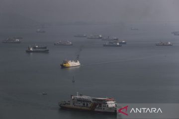 Penumpang angkutan laut dalam negeri naik