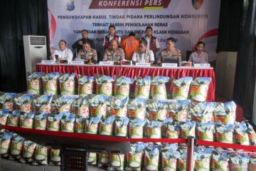 Ungkap kasus pabrik oplos beras premium di Sidoarjo