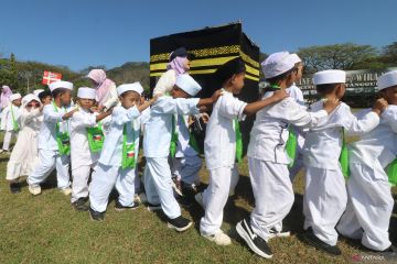 Latihan manasik haji anak usia dini di Kediri