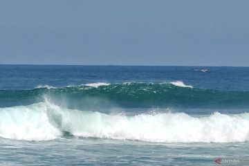 BMKG: Pelayaran waspada gelombang tinggi enam meter tiga hari ke depan di selatan Jabar