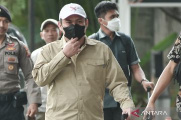 Bupati Koltim Abdul Azis jalani pemeriksaan di KPK