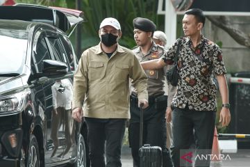 Bupati Koltim Abdul Azis jalani pemeriksaan di KPK