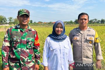 Polisi di Cengkuang Cirebon kawal kelancaran distribusi pupuk bersubsidi