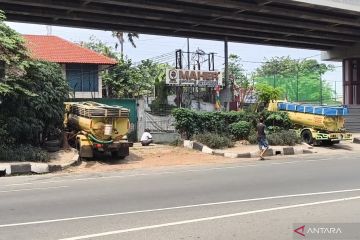 DKI selidiki dugaan tiga truk buang muatan ke saluran air DI Panjaitan