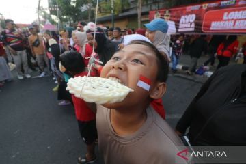 Asal usul dan makna lomba makan kerupuk dalam peringatan 17 Agustus