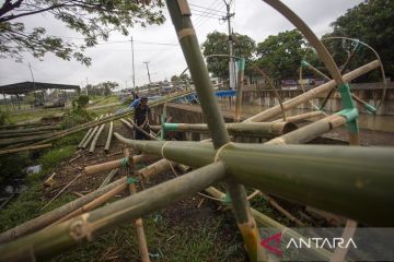 Penjualan tiang panjat pinang
