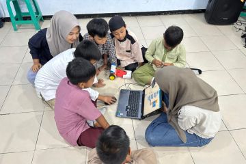 Atasi anak kecanduan gawai, mahasiswa UMM menciptakan robot edukasi