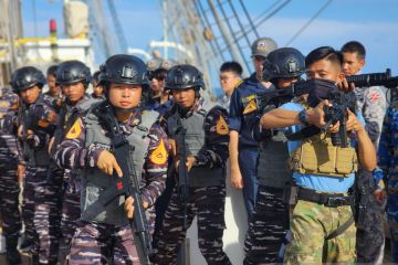 Peserta APCS latihan penggeledahan kapal di KRI Bima Suci
