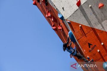 Kompetisi panjat tebing internasional di Bandung