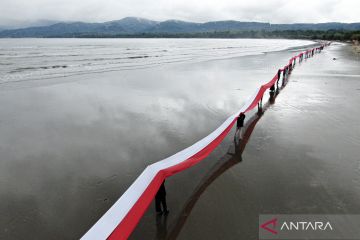 Pembentangan bendera Merah Putih 580 meter di Konawe