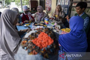 Pelatihan kerajinan tangan dari kain perca