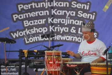 Festival seni anak bahagia di Padang