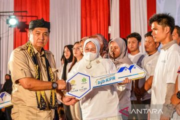 Penyerahan kunci rumah subsidi di Kabupaten Sumedang