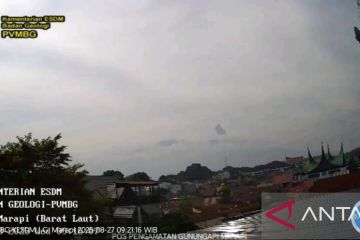 Gunung Marapi hari ini erupsi lontarkan abu vulkanik setinggi 800 meter