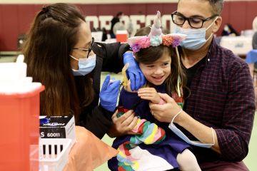 FDA AS Setujui Vaksin COVID Terbaru dengan Pembatasan Baru