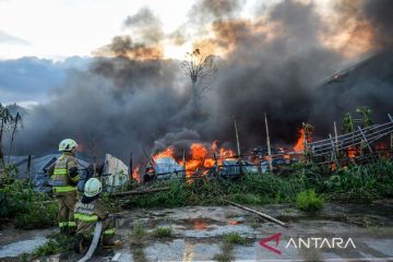 Kebakaran bengkel mobil di Bandung