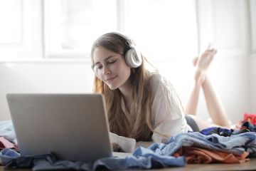 Survei ungkap orang Indonesia lebih suka podcast video dibanding audio