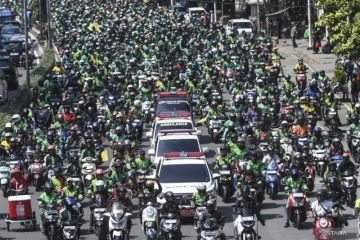 Ribuan pengemudi ojol antar jenazah Affan Kurniawan ke TPU Karet Bivak