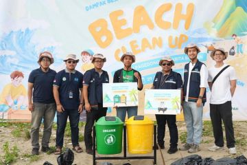 Wujud Komitmen Keberlanjutan Lingkungan, WIKA x Bank Sampah Gen Z Lakukan Beach Clean Up Pantai Carita