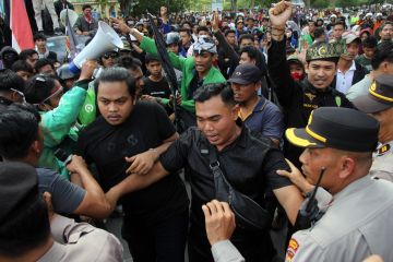 Unjuk rasa menuntut reformasi Polri