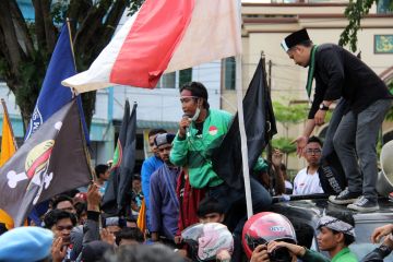 Unjuk rasa menuntut reformasi Polri