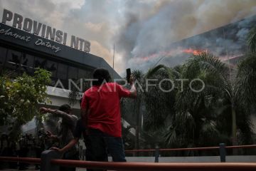 Gedung DPRD NTB terbakar