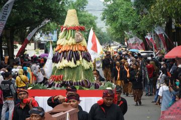 Kirab pusaka dan pawai budaya di Trenggalek
