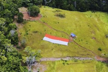 Sinergi Pemkot Pontianak bentang Merah Putih raksasa di Bukit Lalang