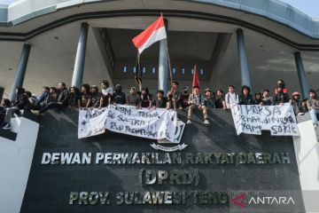 Aksi demonstrasi di DPRD Sultra