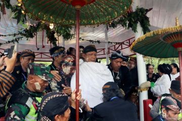 Tradisi siraman gong Kiai Pradah