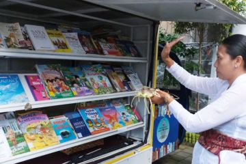 Hari Raya Saraswati: Persembahyangan terhadap ribuan buku di Bali