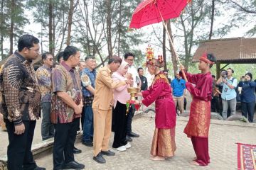 Komisi VII DPR RI kunjungi Desa Wisata "Telapak Hantu"