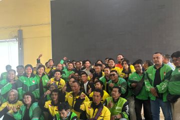 Gibran ajak ratusan pengemudi ojol di Batam makan siang bersama