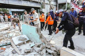 KAI bongkar 15 bangunan liar di kawasan Rangkasbitung