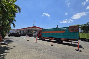 FOTO - BBM di Makassar mulai langka